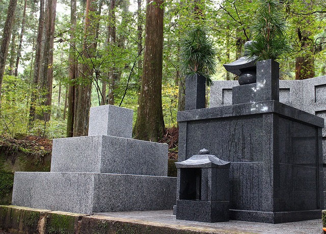 高野山奥の院永代供養　禅定への道－墓所全体